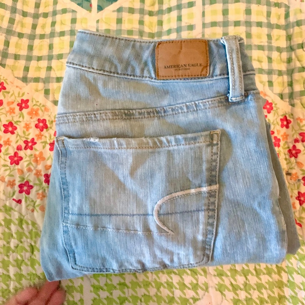AMERICAN EAGLE DISTRESSED SKINNIES